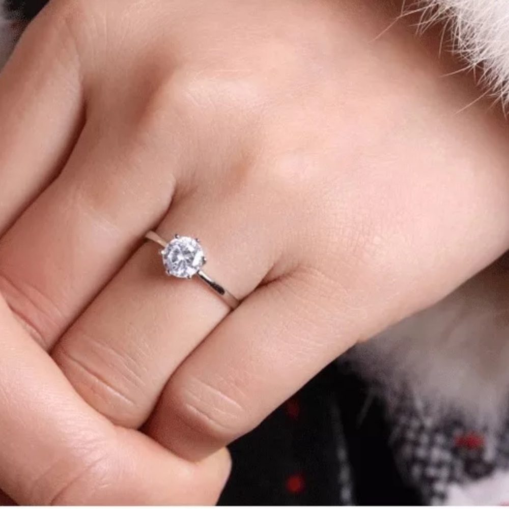 🦋Boxed 10Kt White Gold/.925 Silver Topaz Size 8